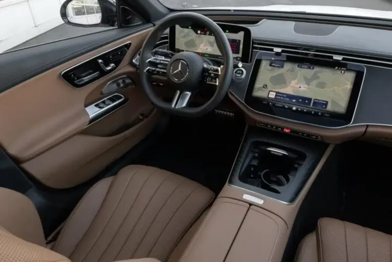 Mercedes-Benz E 300 din 2024 cu 12.666 km - oferta MER114327 - foto 11