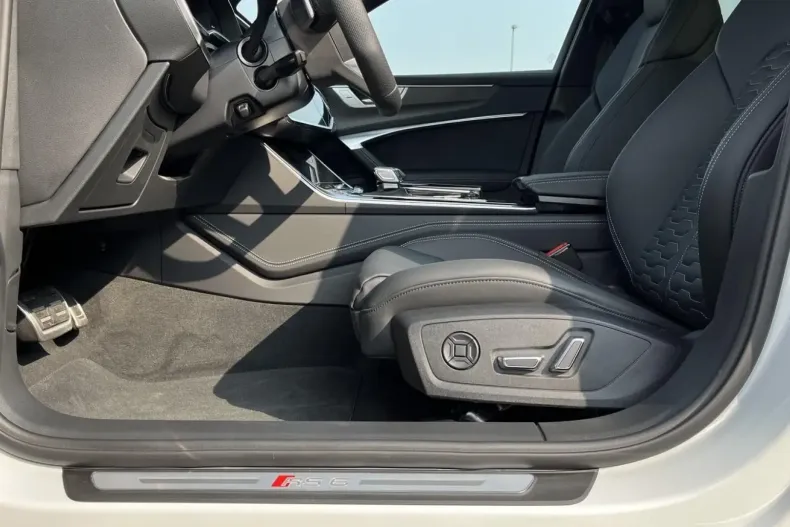 Audi RS6 din 2023 cu 1.501 km - oferta AUD114354 - foto 12