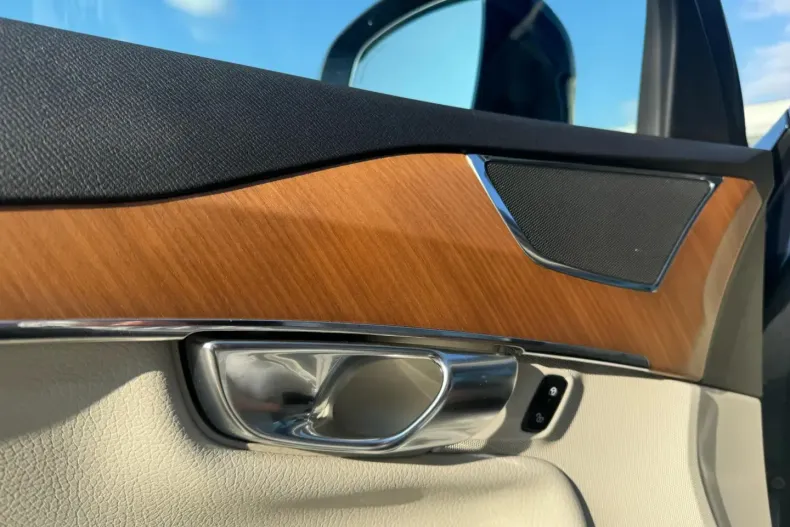 Volvo XC90 din 2021 cu 83.490 km - oferta VOL114369 - foto 19