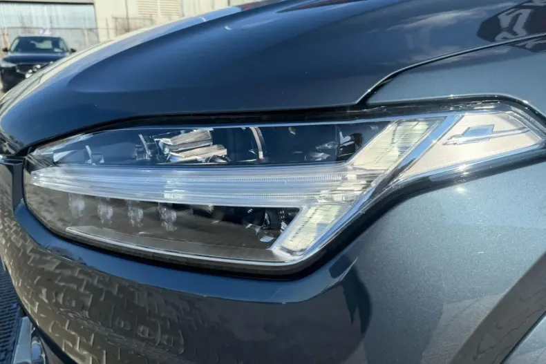 Volvo XC90 din 2021 cu 83.490 km - oferta VOL114369 - foto 25