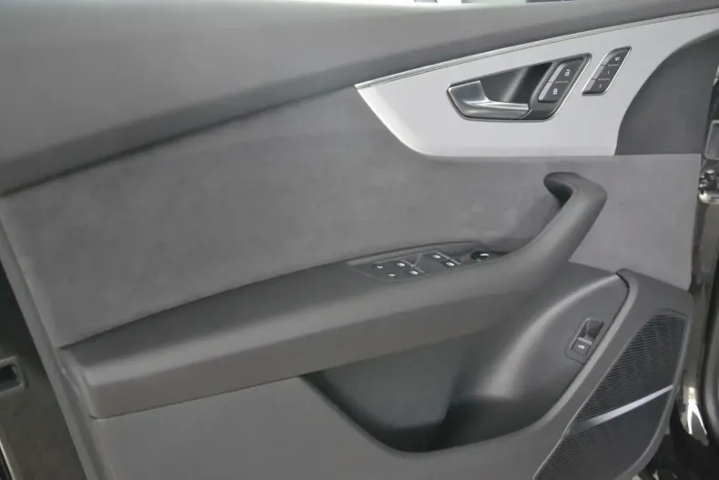 Audi Q8 din 2025 cu 1.500 km - oferta AUD114389 - foto 5