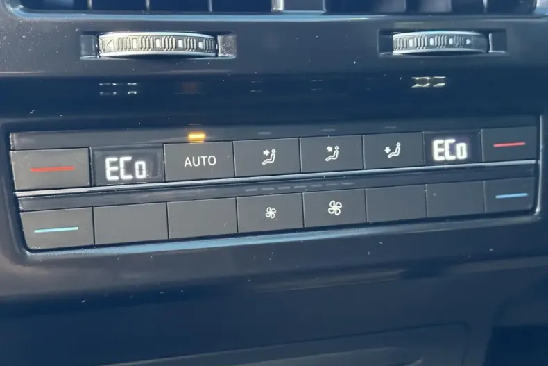 Volkswagen Touareg din 2021 cu 74.786 km - oferta VOL114397 - foto 12