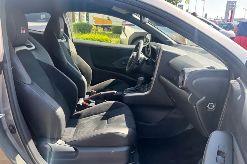 Toyota Yaris din 2024 cu 6.500 km - oferta TOY114398 - foto 6