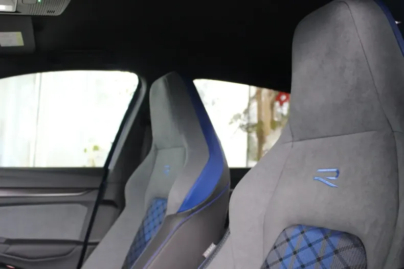 Volkswagen Golf din 2024 cu 6.000 km - oferta VOL114399 - foto 13