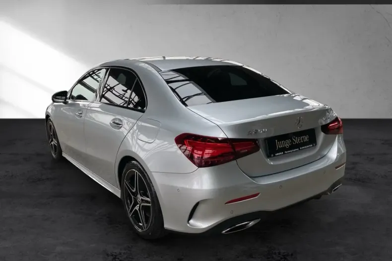 Mercedes-Benz A 250 din 2023 cu 4.080 km - oferta MER114423 - foto 3