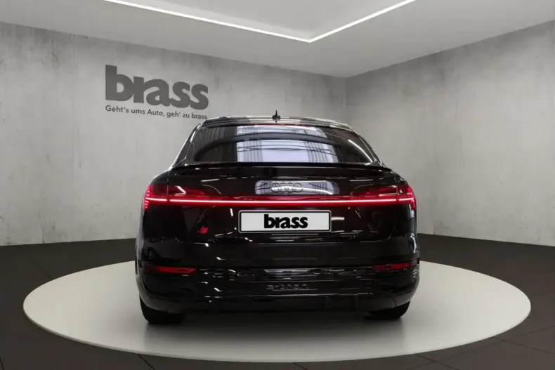 Audi SQ8 din 2024 cu 4.739 km - oferta AUD114501 - foto 5