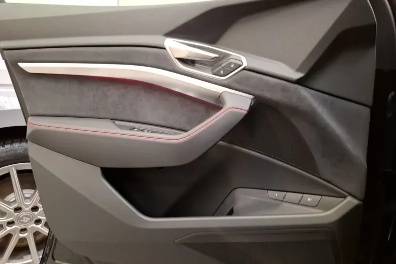 Audi SQ8 din 2024 cu 4.739 km - oferta AUD114501 - foto 13