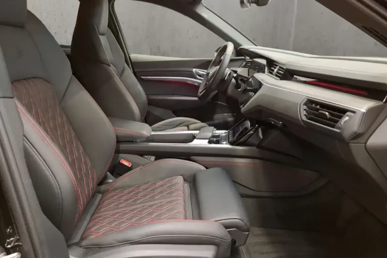 Audi SQ8 din 2024 cu 4.739 km - oferta AUD114501 - foto 19