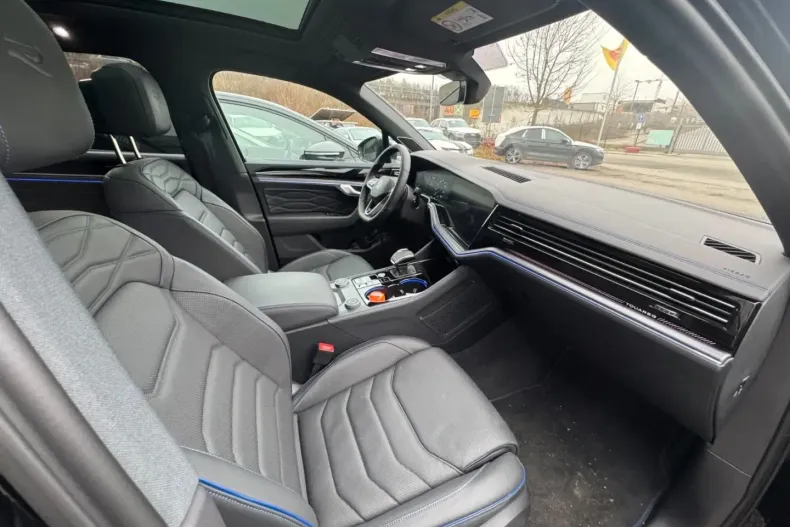 Volkswagen Touareg din 2023 cu 15.900 km - oferta VOL114503 - foto 3