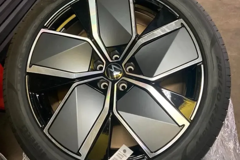 Volkswagen Touareg din 2023 cu 15.900 km - oferta VOL114503 - foto 4