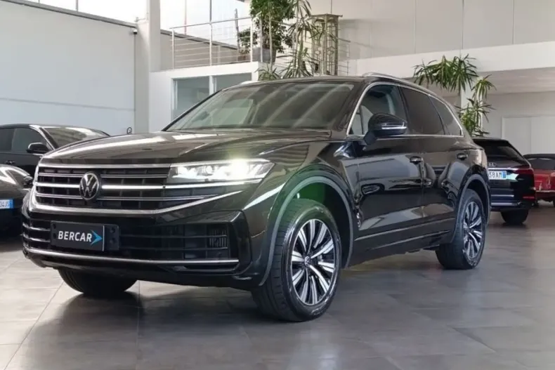 Volkswagen Touareg din 2023 cu 19.000 km - oferta VOL114504 - foto 1