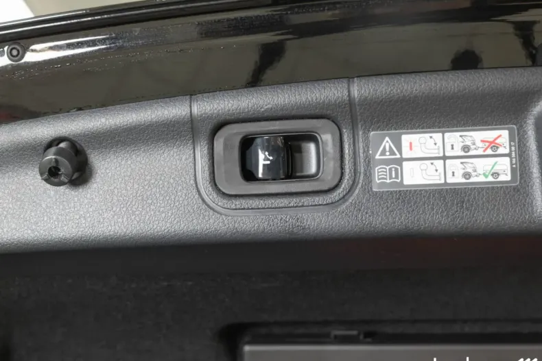 Mercedes-Benz C 200 din 2024 cu 7.090 km - oferta MER114621 - foto 9