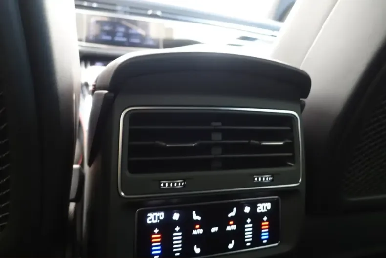 Audi Q8 din 2024 cu 9.900 km - oferta AUD114675 - foto 8