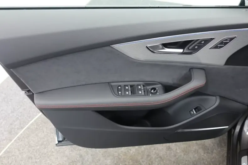 Audi Q8 din 2024 cu 9.900 km - oferta AUD114675 - foto 10