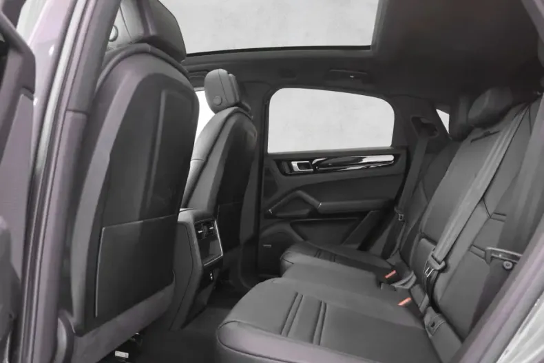 Porsche Cayenne din 2022 cu 62.965 km - oferta POR114684 - foto 14