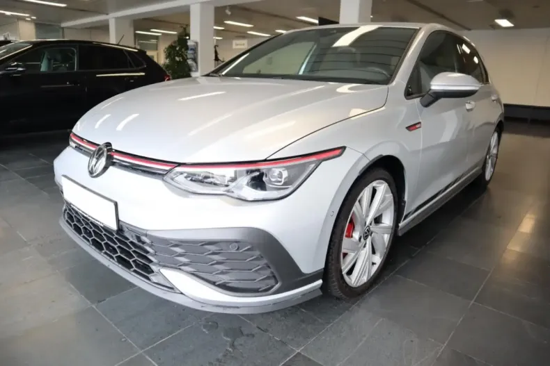 Volkswagen Golf din 2023 cu 25.399 km - oferta VOL114695 - foto 4