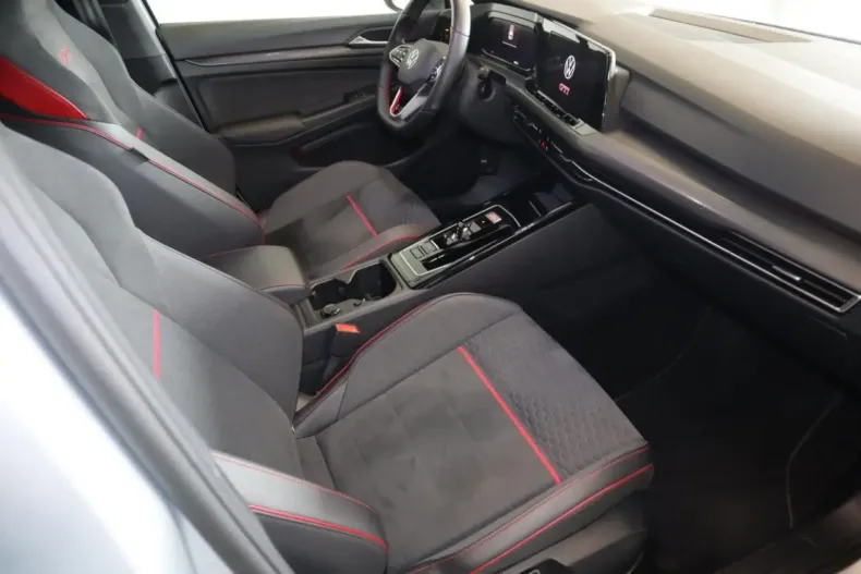 Volkswagen Golf din 2023 cu 25.399 km - oferta VOL114695 - foto 6