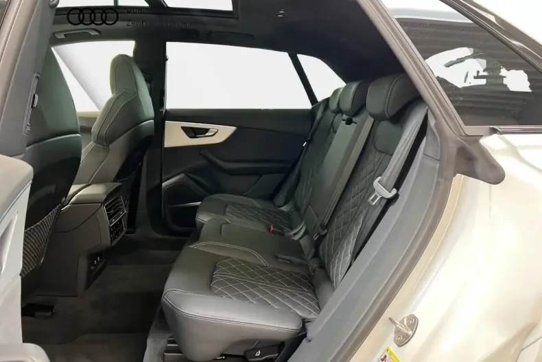 Audi Q8 din 2024 cu 1.077 km - oferta AUD114706 - foto 13