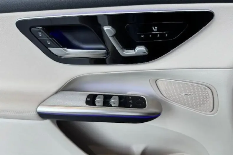 Mercedes-Benz GLC 220 din 2024 cu 8.910 km - oferta MER114722 - foto 10