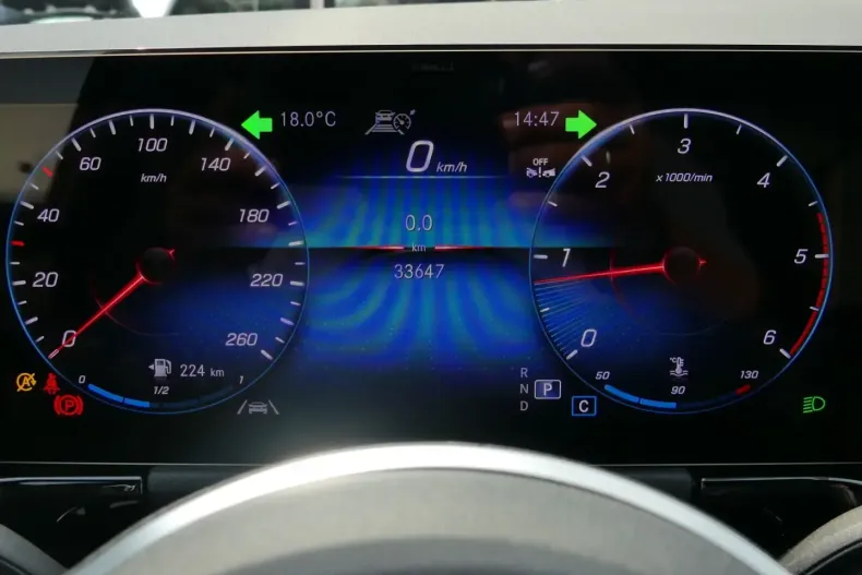 Mercedes-Benz GLA 220 din 2023 cu 33.660 km - oferta MER114725 - foto 7