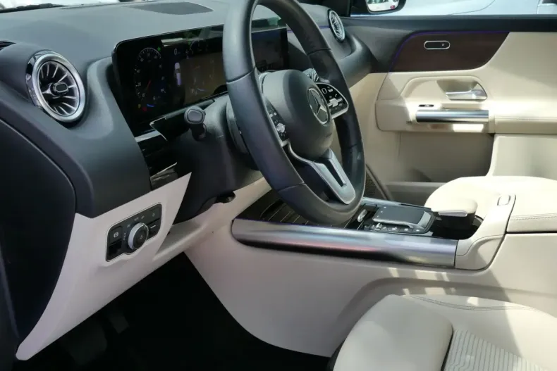 Mercedes-Benz GLA 220 din 2023 cu 33.660 km - oferta MER114725 - foto 13