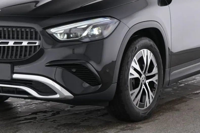 Mercedes-Benz GLA 220 din 2024 cu 10.587 km - oferta MER114726 - foto 2