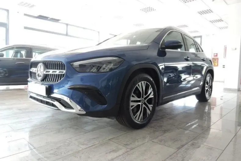 Mercedes-Benz GLA 180 din 2024 cu 6.120 km - oferta MER114727 - foto 1