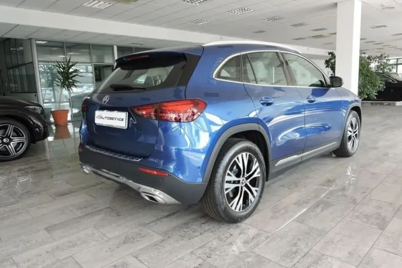 Mercedes-Benz GLA 180 din 2024 cu 6.120 km - oferta MER114727 - foto 4