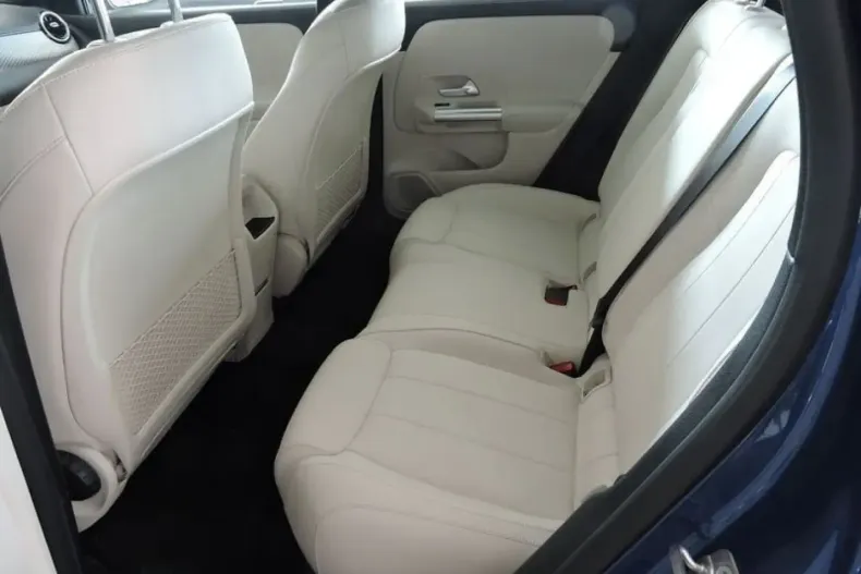 Mercedes-Benz GLA 180 din 2024 cu 6.120 km - oferta MER114727 - foto 8