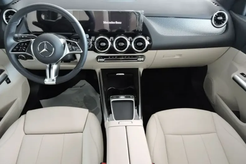 Mercedes-Benz GLA 180 din 2024 cu 6.120 km - oferta MER114727 - foto 10
