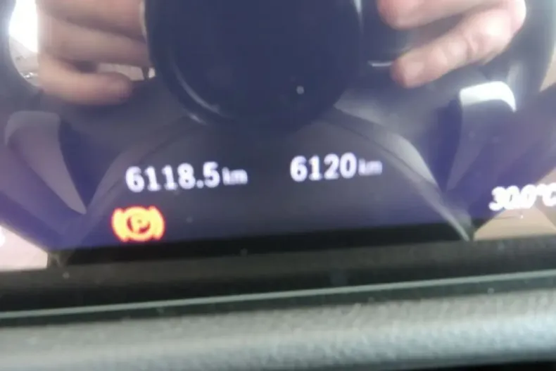 Mercedes-Benz GLA 180 din 2024 cu 6.120 km - oferta MER114727 - foto 13