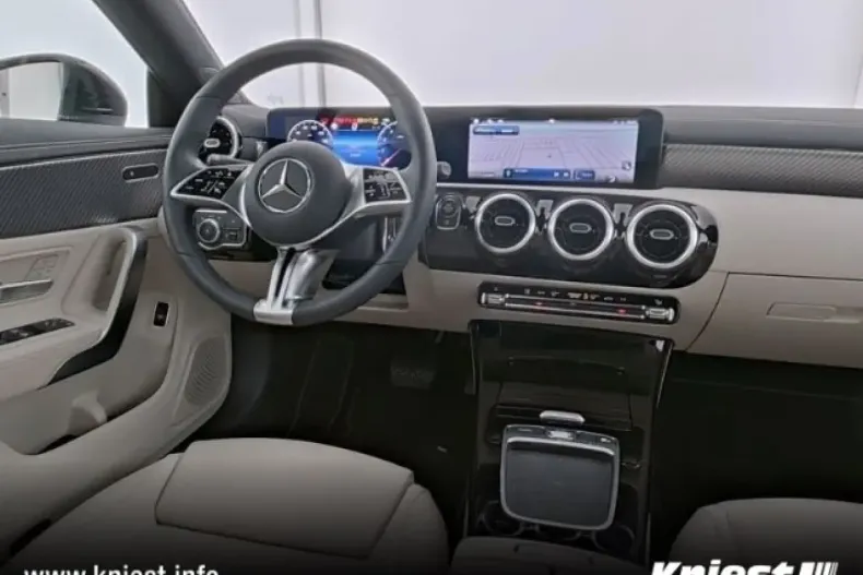 Mercedes-Benz CLA 180 din 2024 cu 11.149 km - oferta MER114729 - foto 5