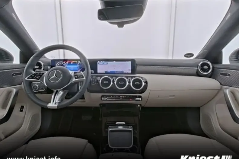 Mercedes-Benz CLA 180 din 2024 cu 11.149 km - oferta MER114729 - foto 6