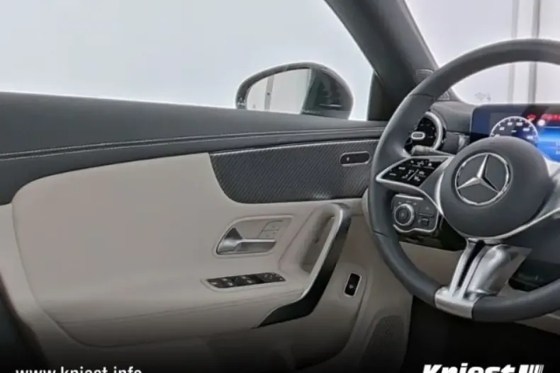 Mercedes-Benz CLA 180 din 2024 cu 11.149 km - oferta MER114729 - foto 8