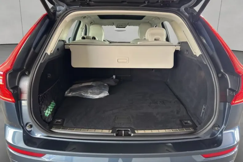 Volvo XC60 din 2022 cu 63.233 km - oferta VOL114761 - foto 3