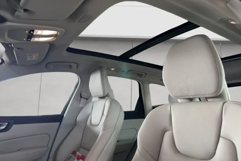 Volvo XC60 din 2022 cu 63.233 km - oferta VOL114761 - foto 12