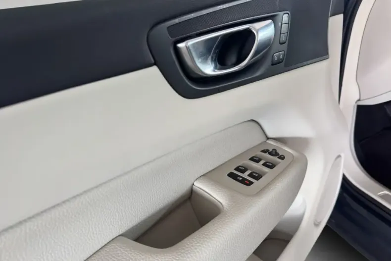 Volvo XC60 din 2022 cu 63.233 km - oferta VOL114761 - foto 13