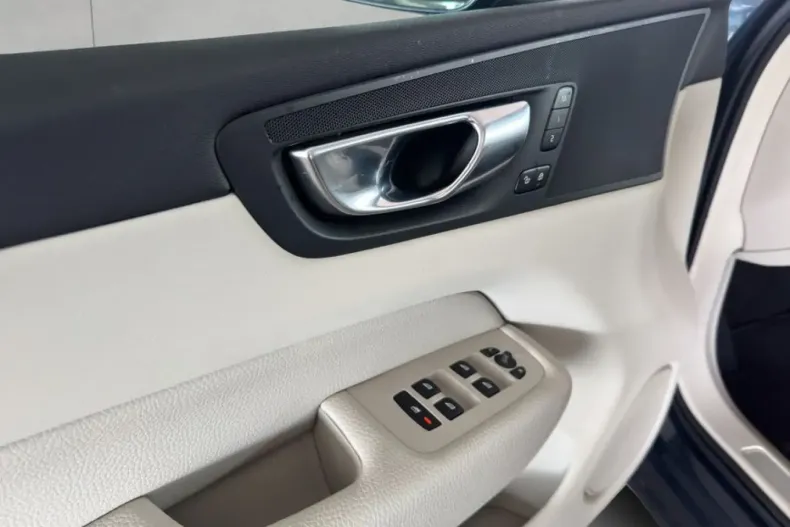 Volvo XC60 din 2022 cu 63.233 km - oferta VOL114761 - foto 16