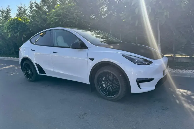 Tesla Model Y din 2023 cu 30.200 km - oferta TES114765 - foto 1