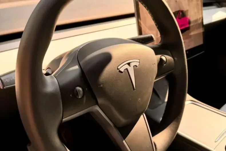 Tesla Model Y din 2023 cu 30.200 km - oferta TES114765 - foto 4