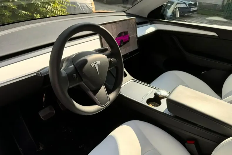 Tesla Model Y din 2023 cu 30.200 km - oferta TES114765 - foto 6