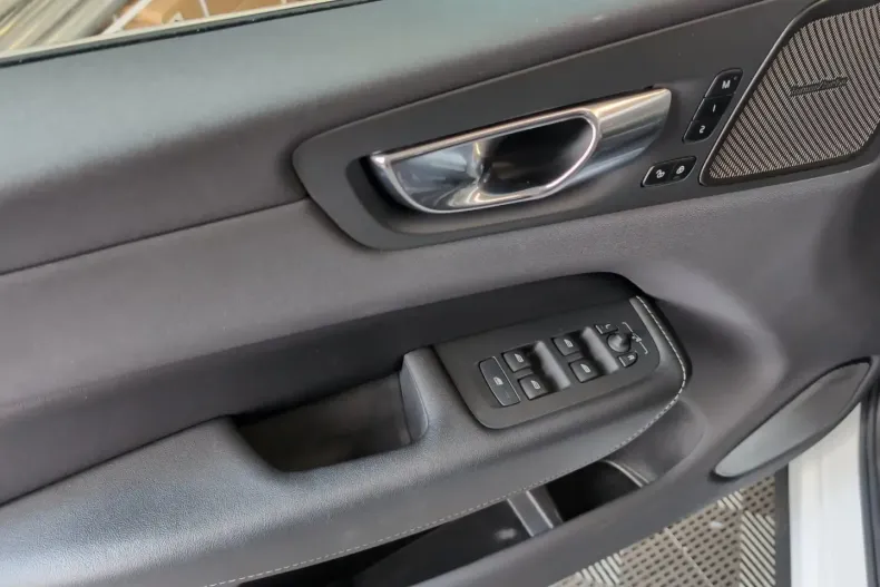 Volvo XC60 din 2022 cu 45.441 km - oferta VOL114779 - foto 14