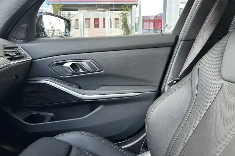 BMW 330 din 2023 cu 20.000 km - oferta BMW114791 - foto 26