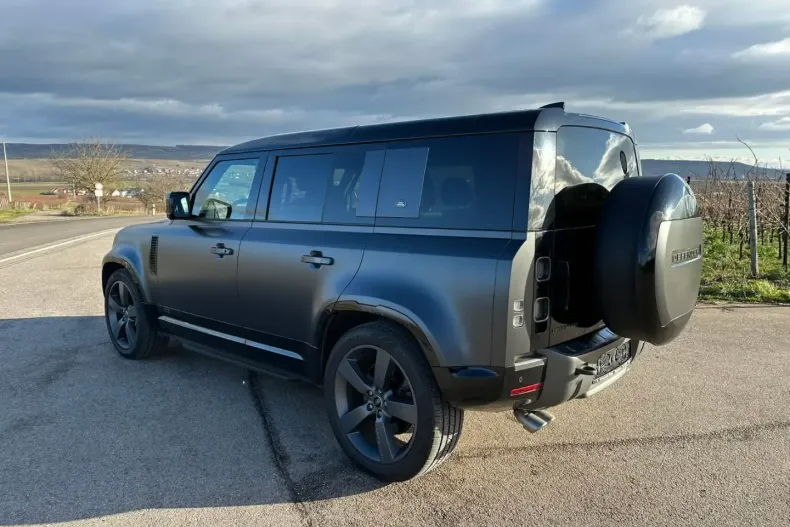 Land Rover Defender din 2024 cu 4.000 km - oferta LAN114802 - foto 3