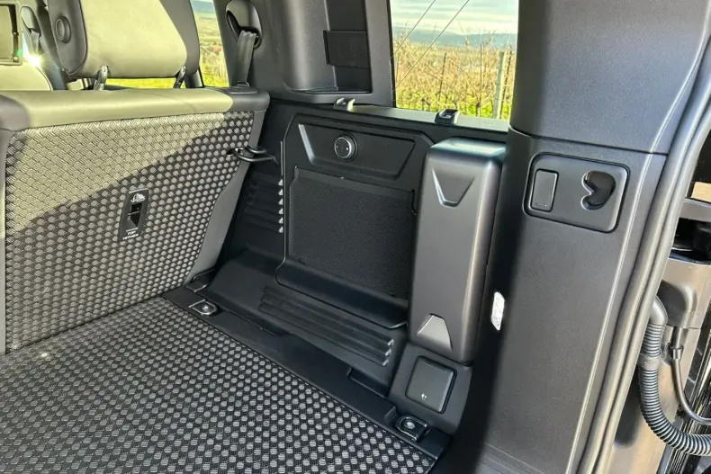 Land Rover Defender din 2024 cu 4.000 km - oferta LAN114802 - foto 15