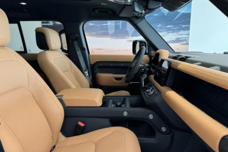 Land Rover Defender din 2024 cu 10.900 km - oferta LAN114804 - foto 4