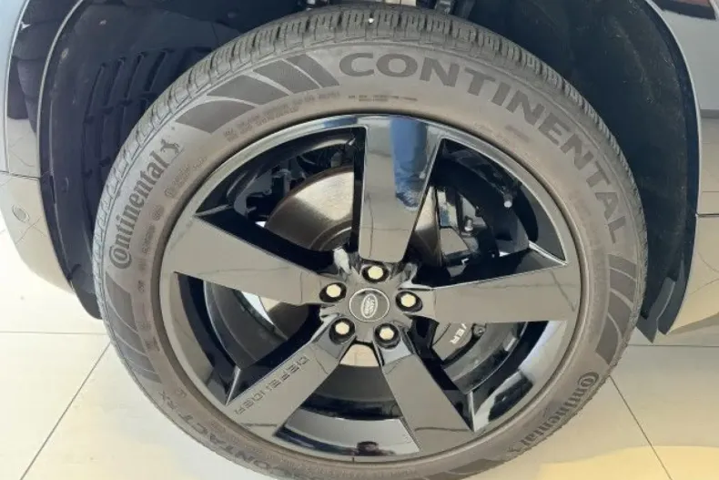 Land Rover Defender din 2024 cu 10.900 km - oferta LAN114804 - foto 9