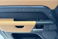 Land Rover Defender din 2024 cu 10.900 km - oferta LAN114804 - foto 12