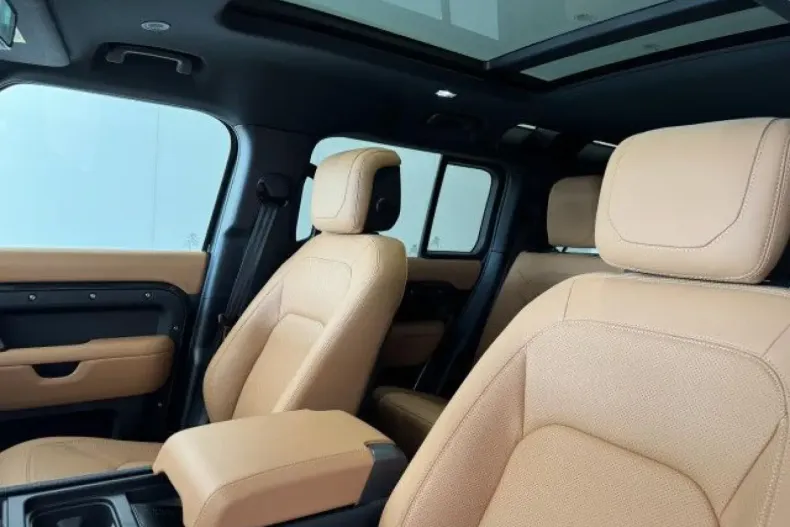 Land Rover Defender din 2024 cu 10.900 km - oferta LAN114804 - foto 14