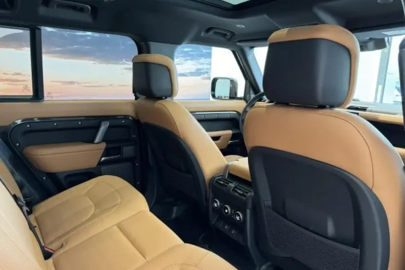 Land Rover Defender din 2024 cu 10.900 km - oferta LAN114804 - foto 16